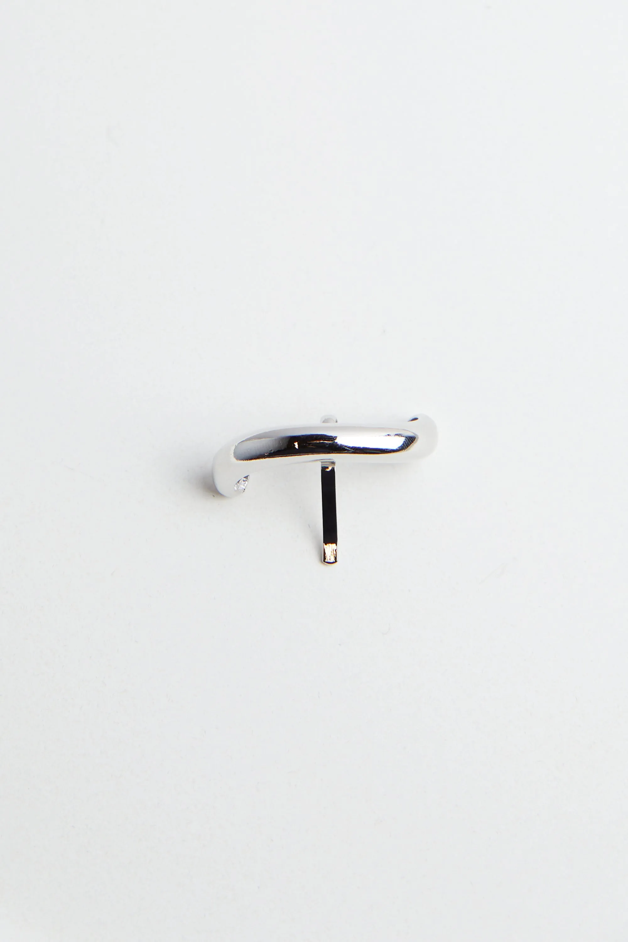 ABSTRACT PIPE-SHAPED HAIR CLIP